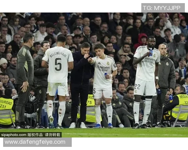 世界杯经典对决皇马5-1狂胜巴萨战术解析引发全场热议 世界杯经典对决皇马5-1狂胜巴萨战术解析引发全场热议