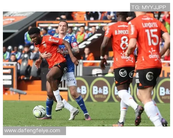 中超联赛精彩对决利物浦大胜里昂引发全场热烈反响 中超联赛精彩对决利物浦大胜里昂引发全场热烈反响